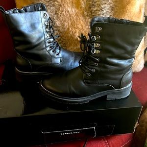 Torrid Womens Metal Heel Cap Mid Calf Black Lace Up WW Combat Boots Size